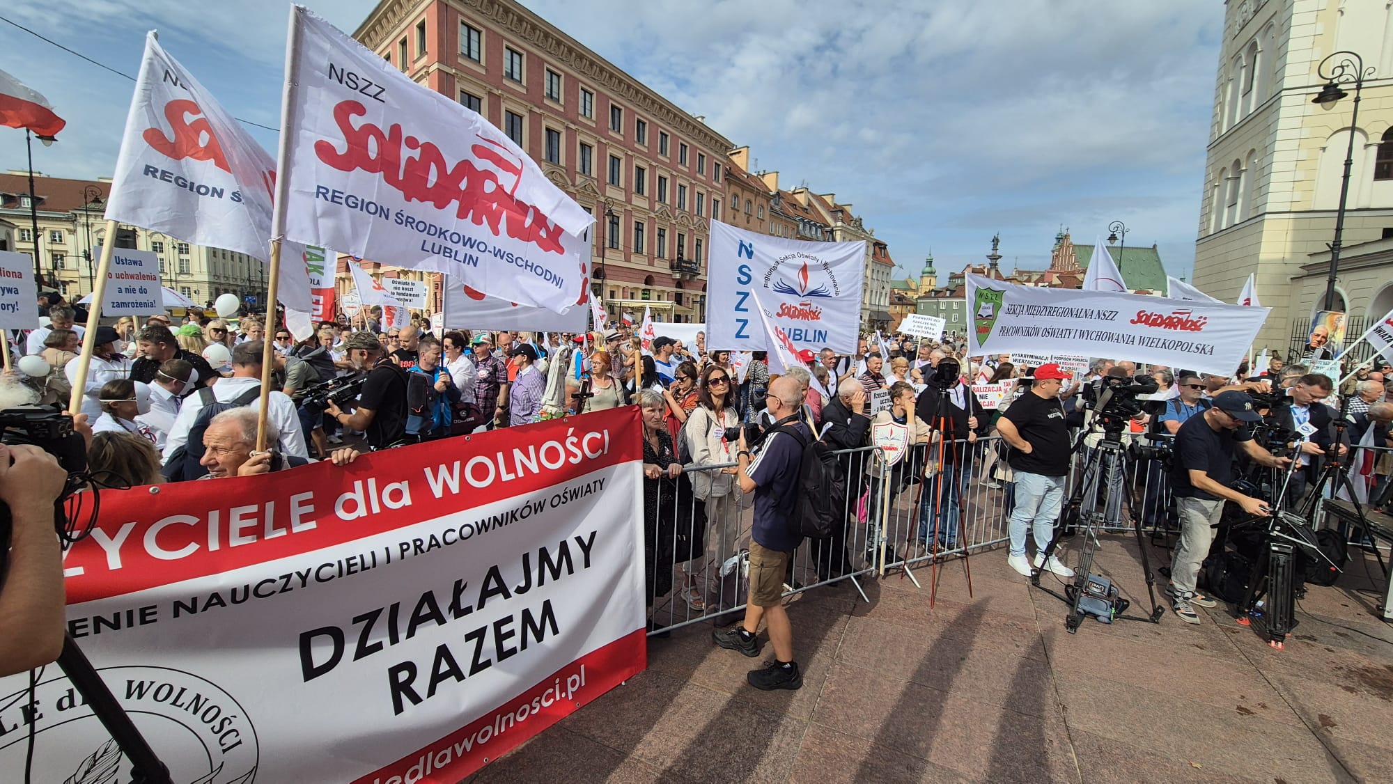 fot/ elach, Warszawa Protest rodziców i nauczycieli