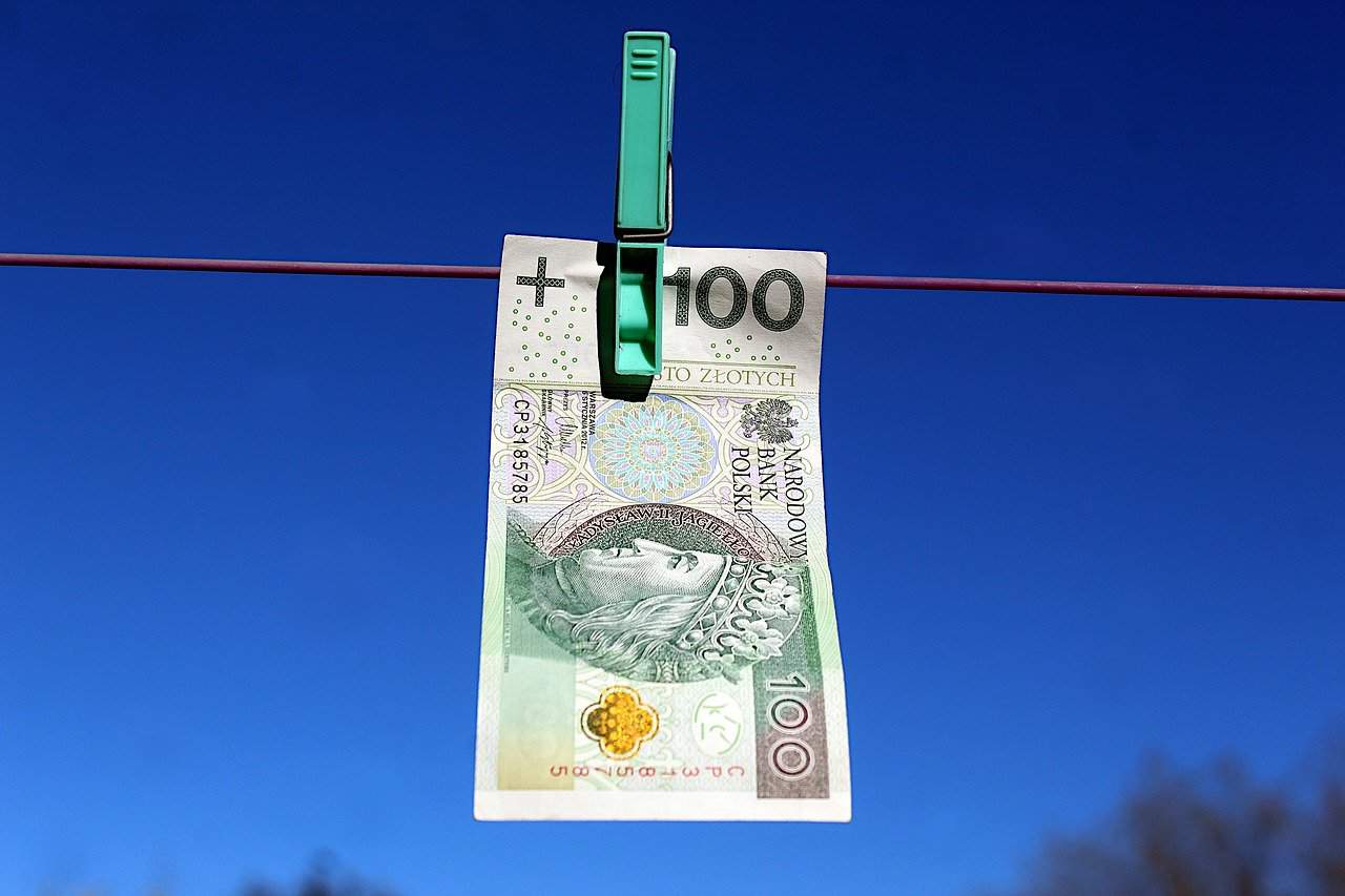 Banknoty do wymiany – co zrobić ze zniszczonymi lub uszkodzonymi pieniędzmi